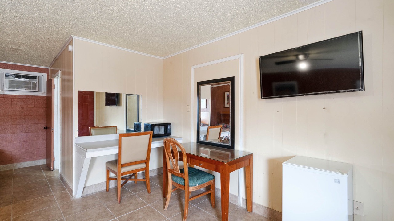 Photo of Bedroom in Beeville