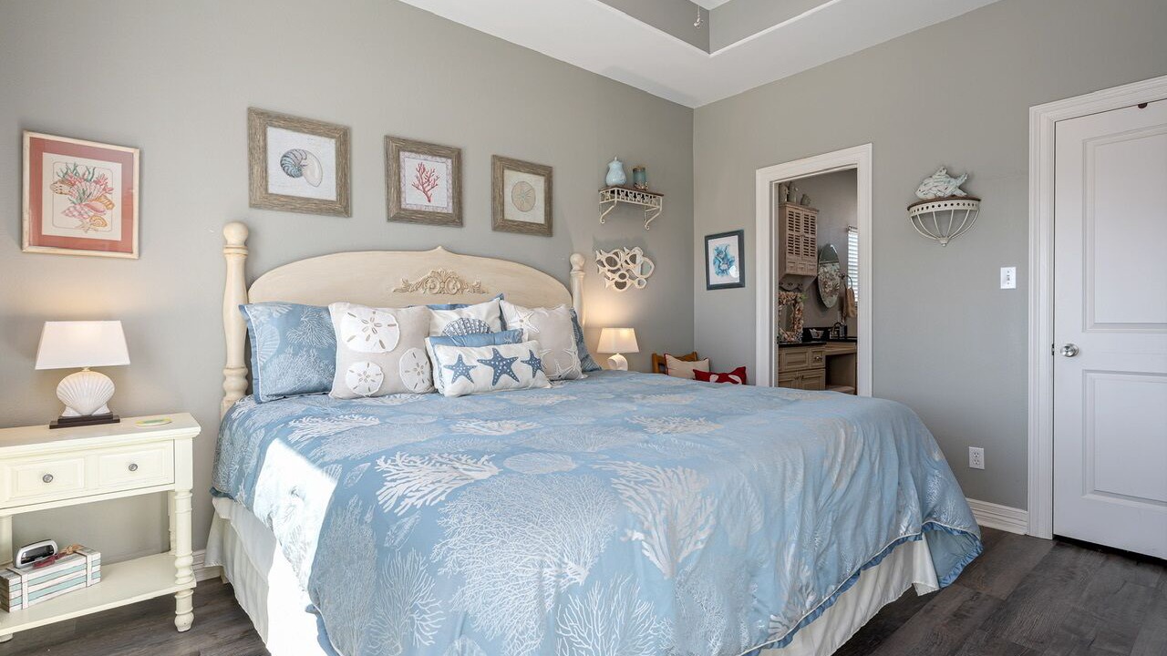 Photo of Bedroom in Crystal Beach