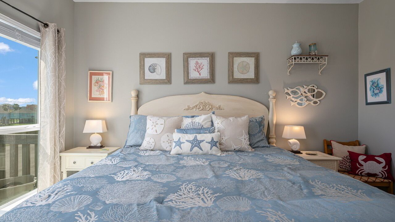 Photo of Bedroom in Crystal Beach