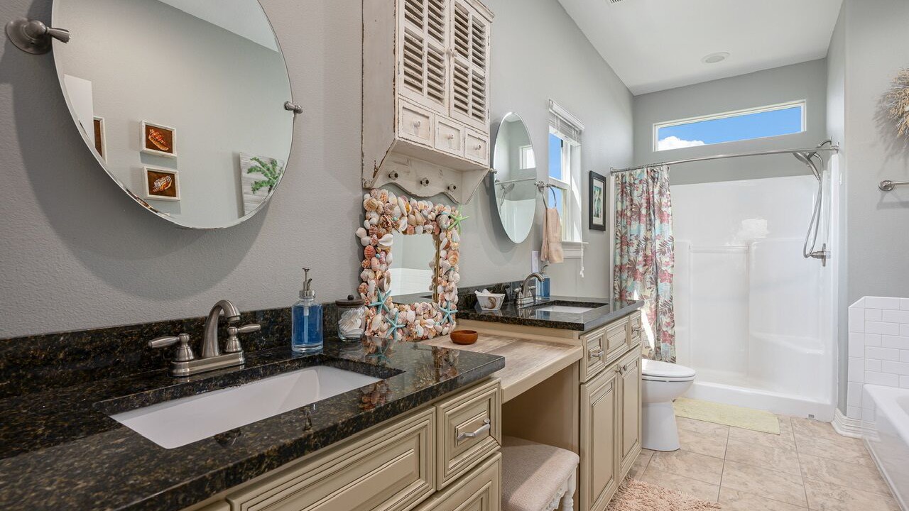 Photo of Bathroom in Crystal Beach