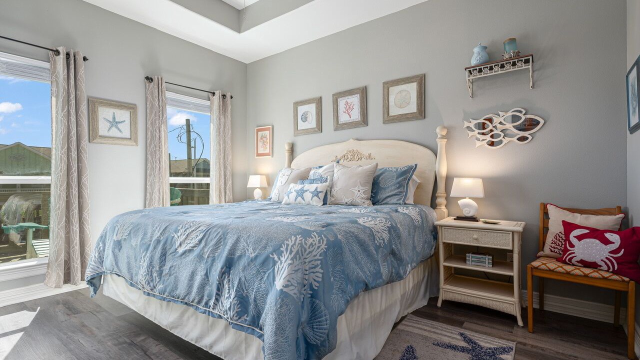 Photo of Bedroom in Crystal Beach