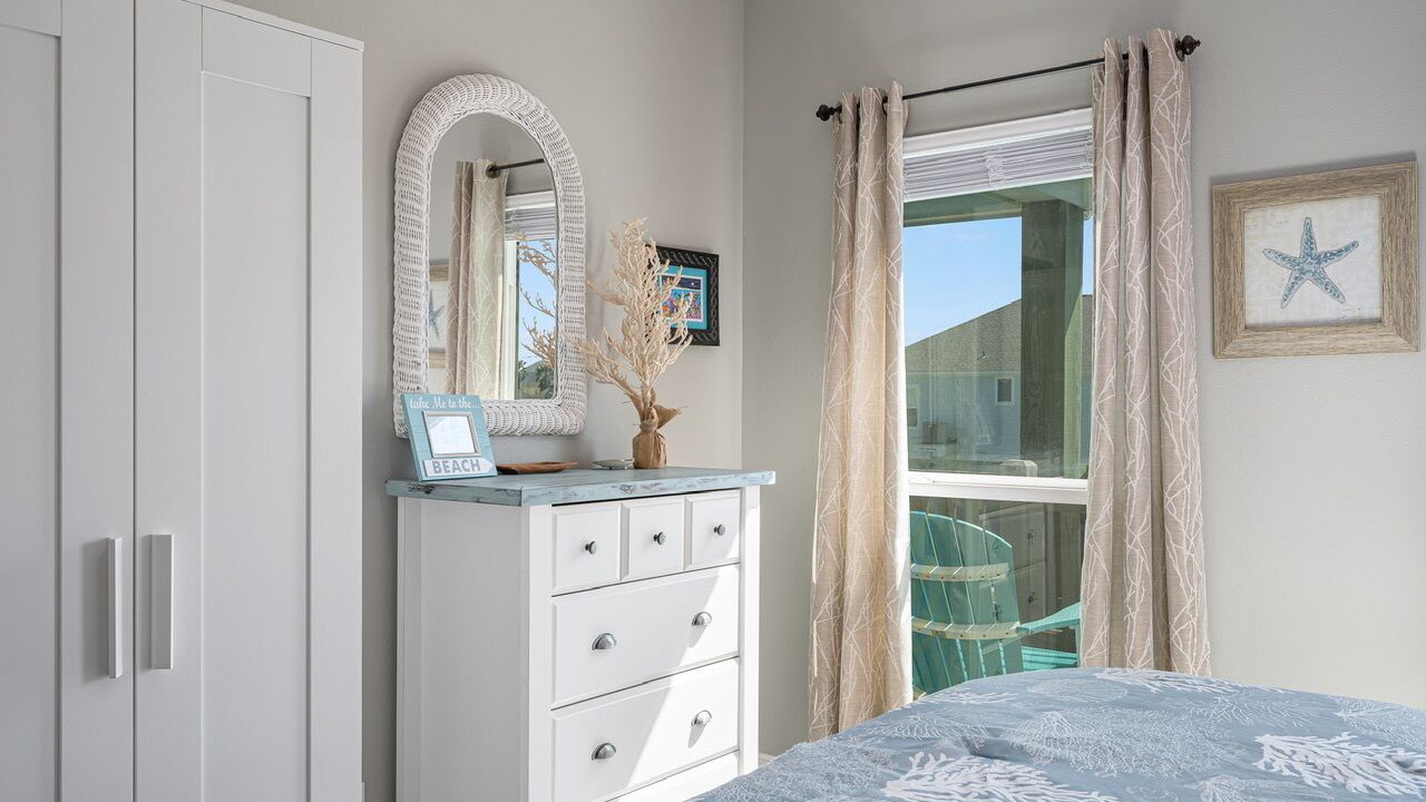 Photo of Bedroom in Crystal Beach