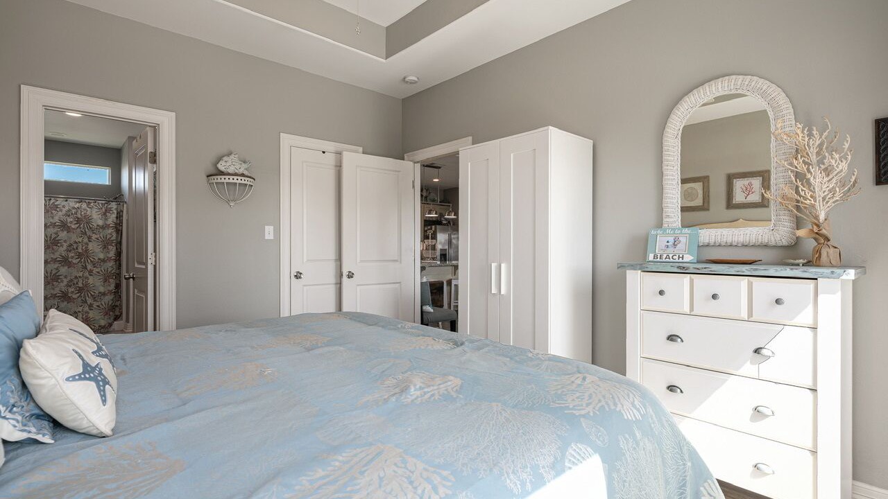 Photo of Bedroom in Crystal Beach