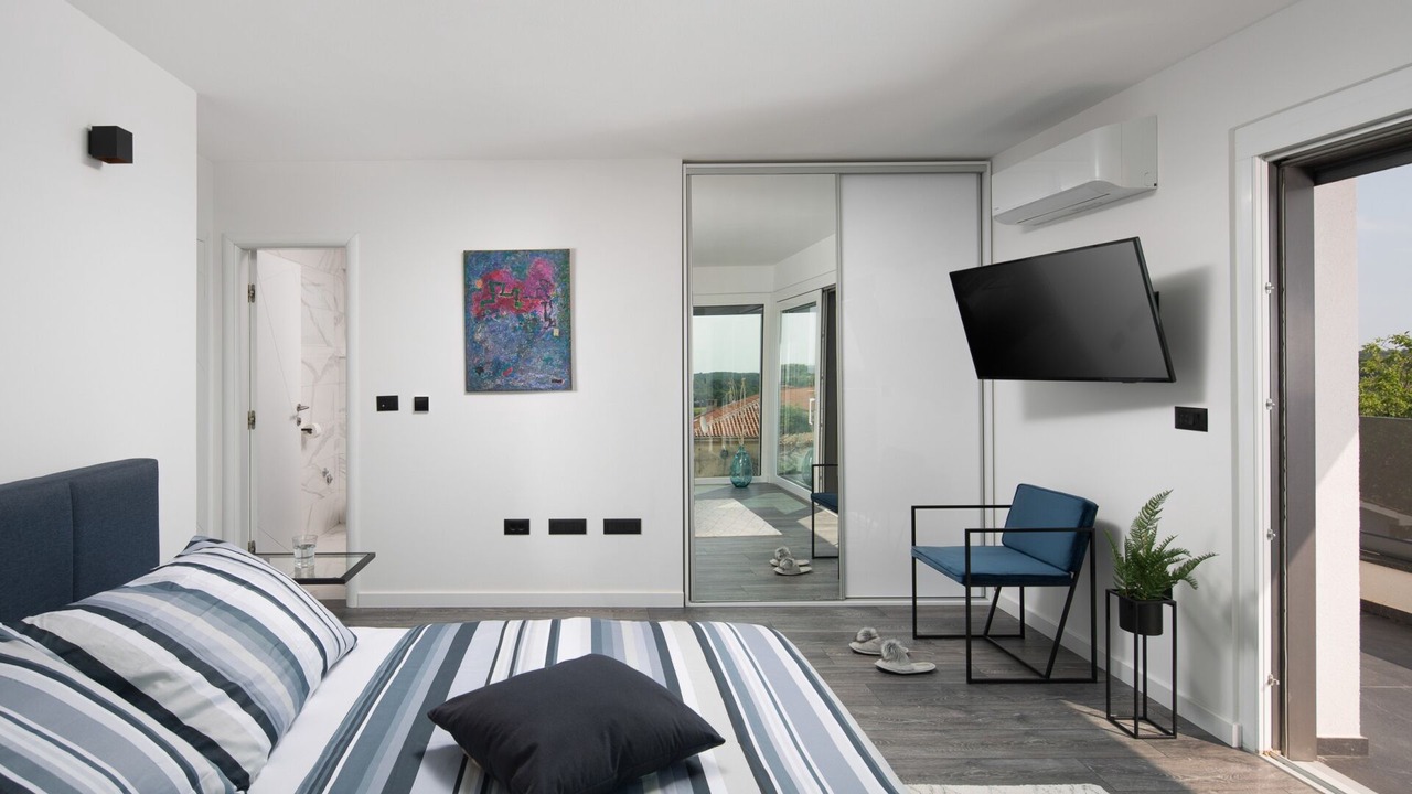 Photo of Bedroom in Flengi