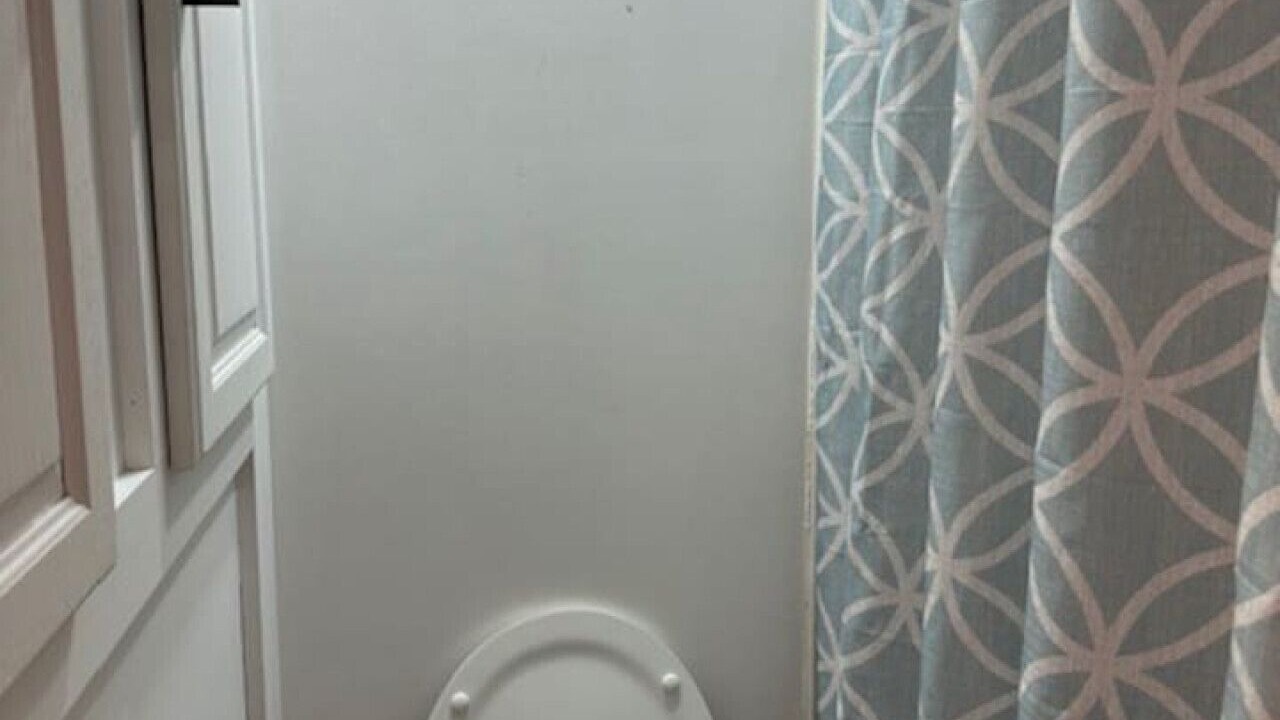 Photo of Bathroom in Redwood