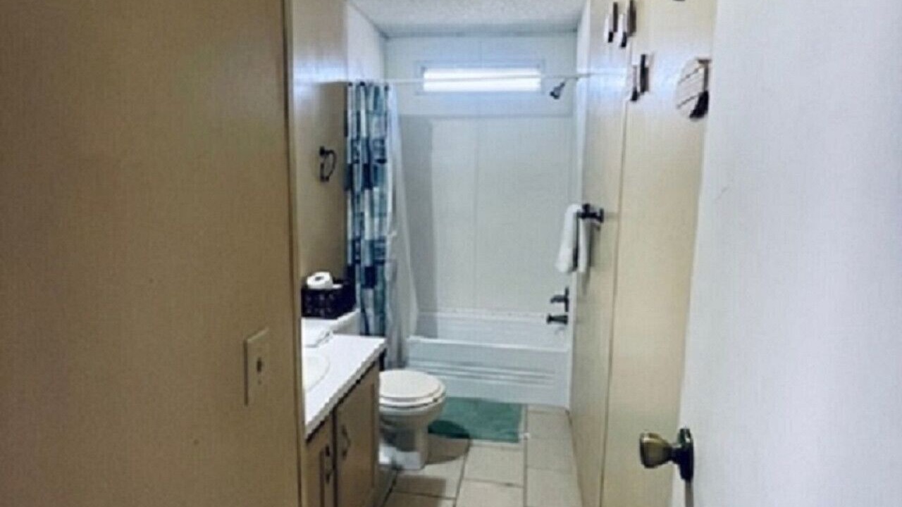 Photo of Bathroom in Redwood