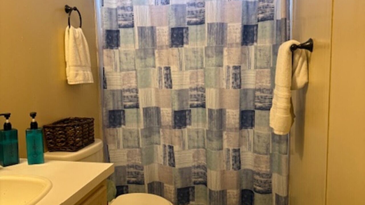 Photo of Bathroom in Redwood