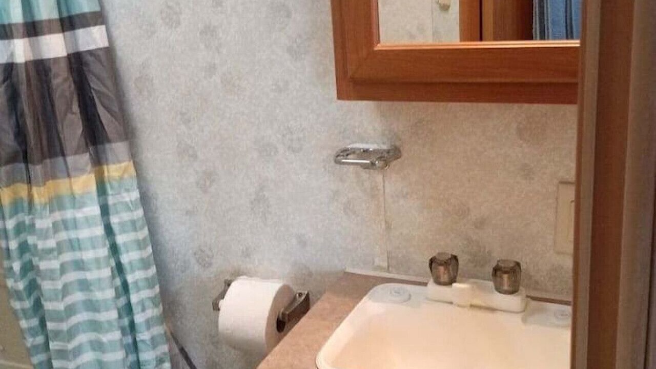 Photo of Bathroom in Redwood