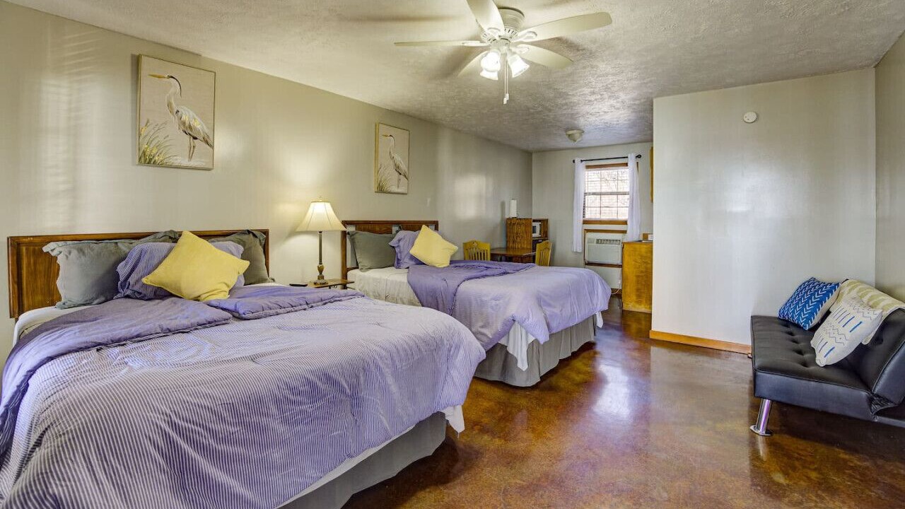 Photo of Bedroom in Redwood
