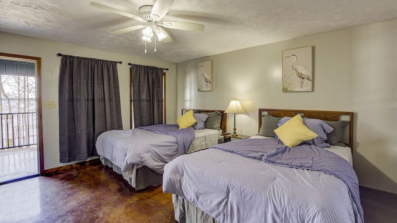 Photo of Bedroom in Redwood