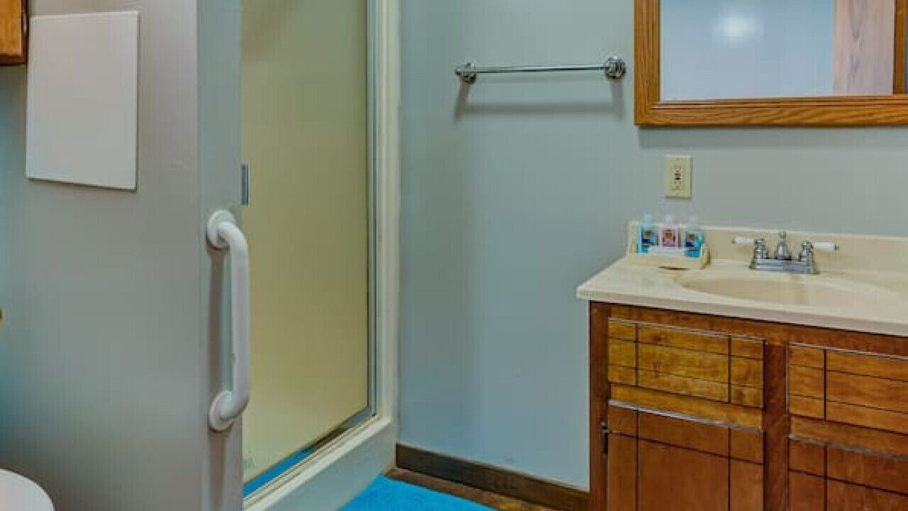Photo of Bathroom in Redwood