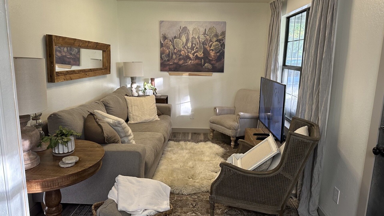 Photo of Livingroom in Canton