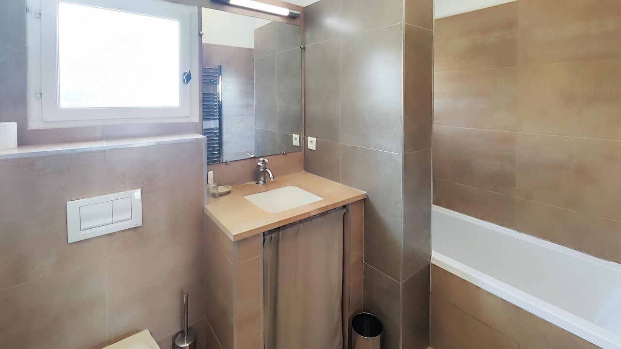 Photo of Bathroom in Saint-Laurent-de-la-Cabrerisse