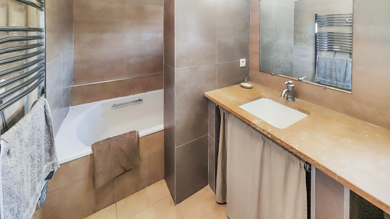 Photo of Bathroom in Saint-Laurent-de-la-Cabrerisse