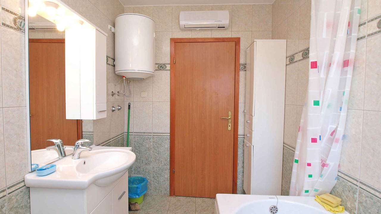 Photo of Bathroom in Flengi