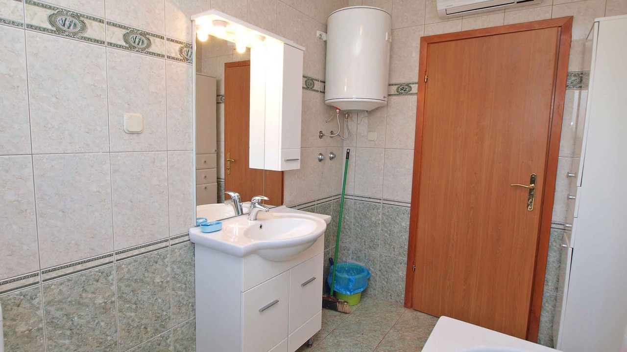 Photo of Bathroom in Flengi