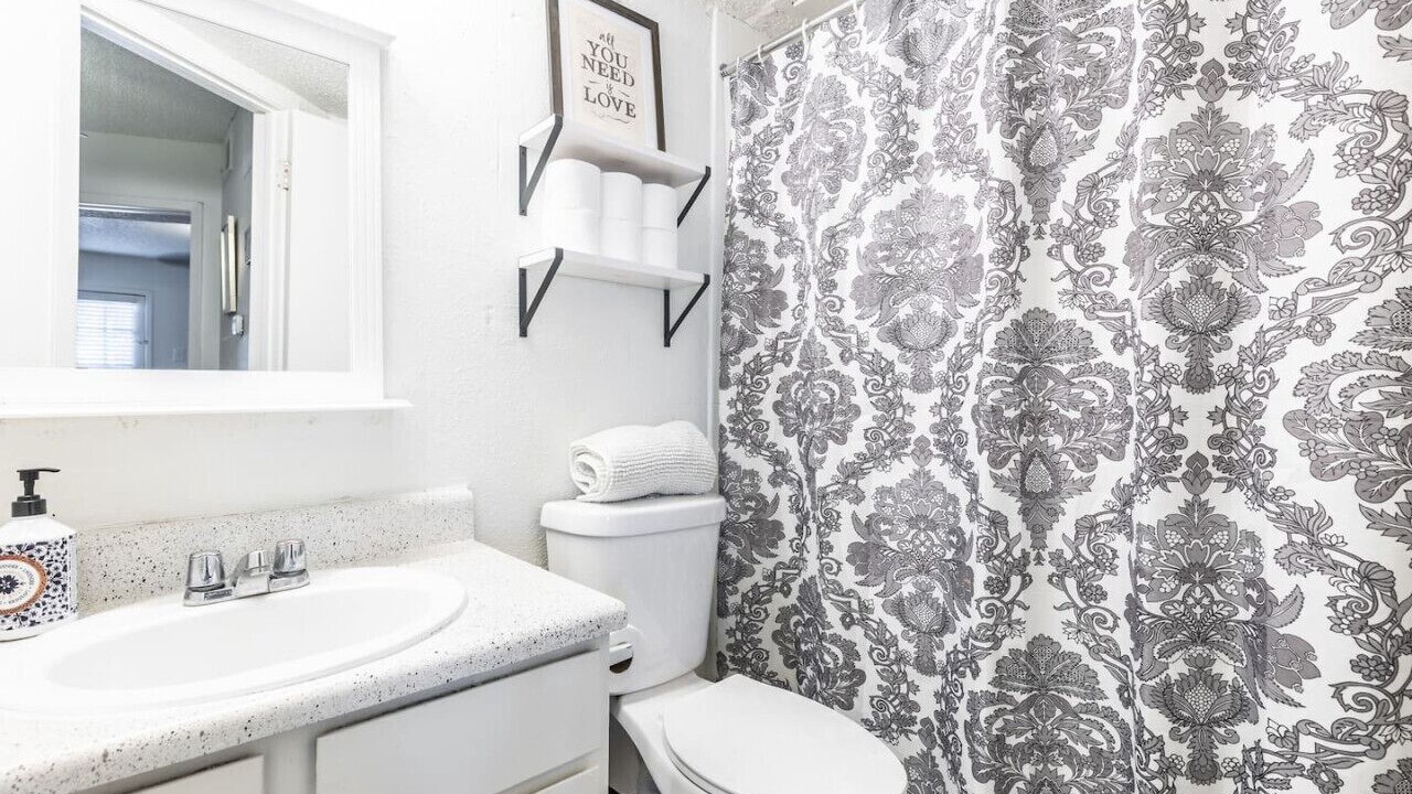 Photo of Bathroom in Park Central