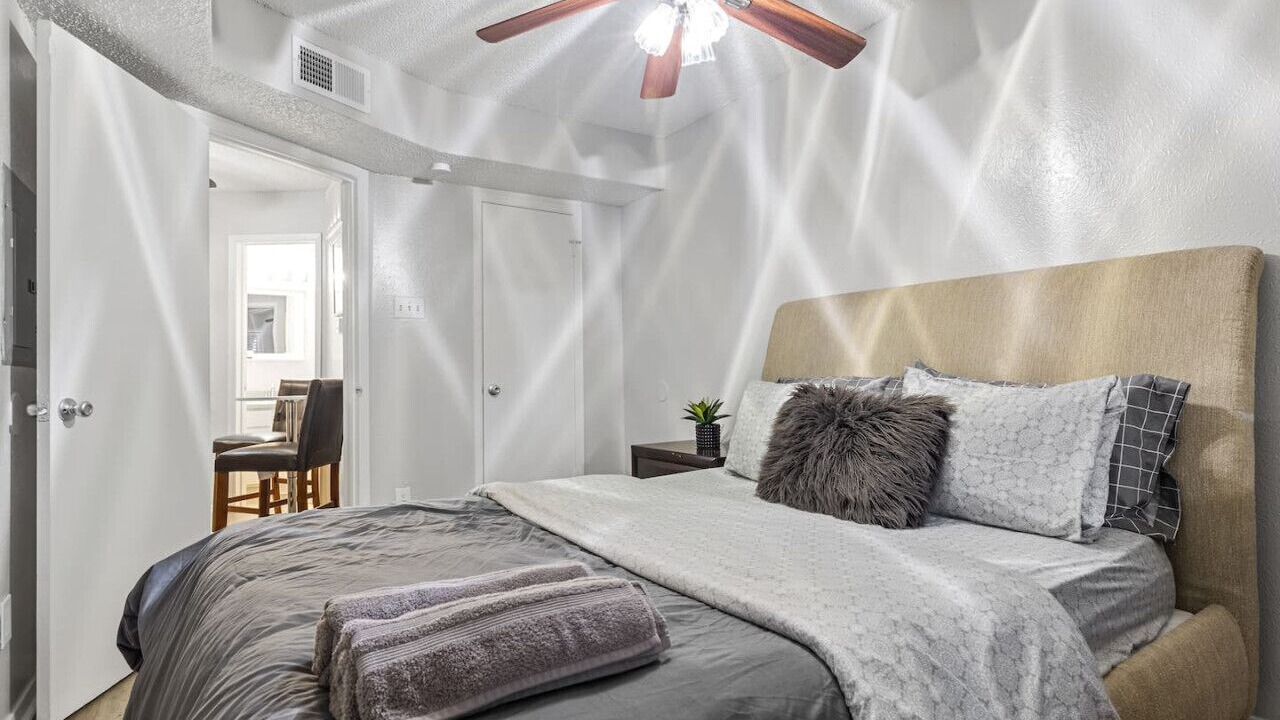 Photo of Bedroom in Park Central