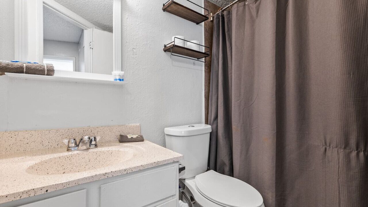 Photo of Bathroom in Park Central
