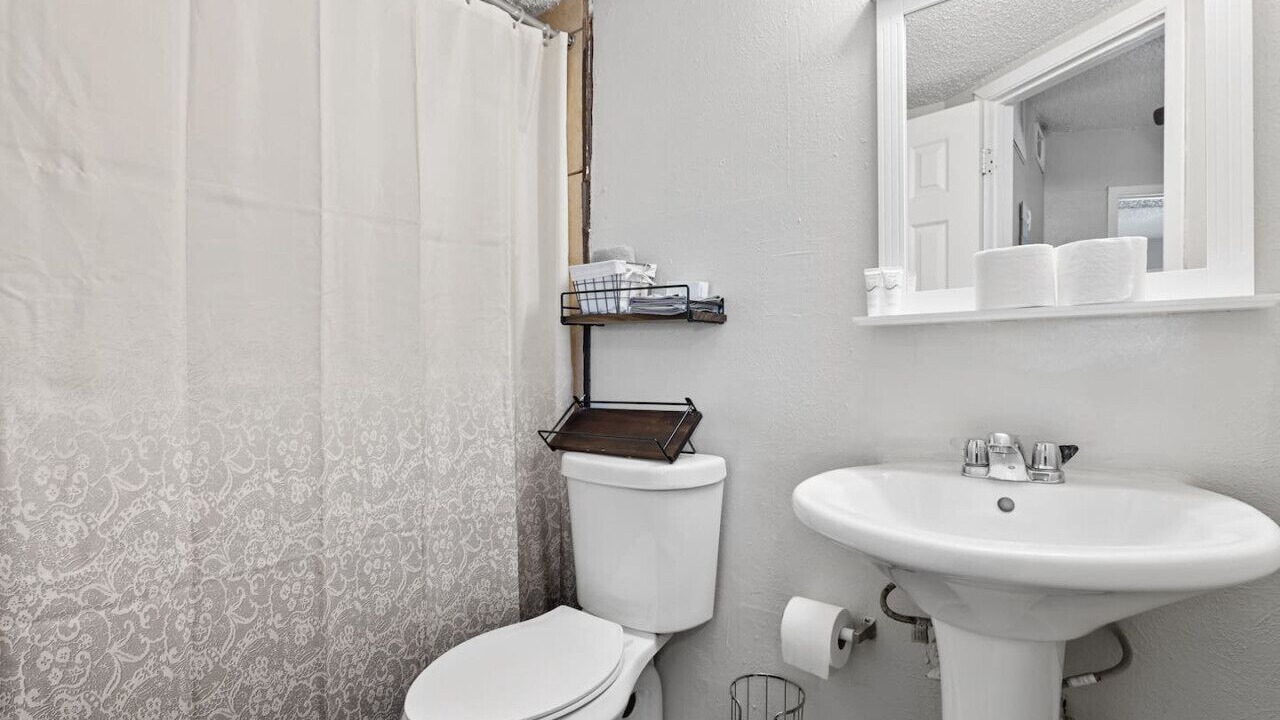 Photo of Bathroom in Park Central