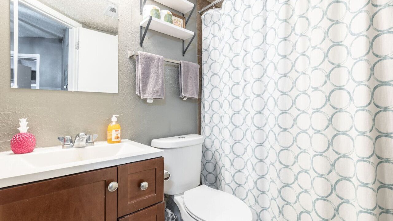 Photo of Bathroom in Park Central