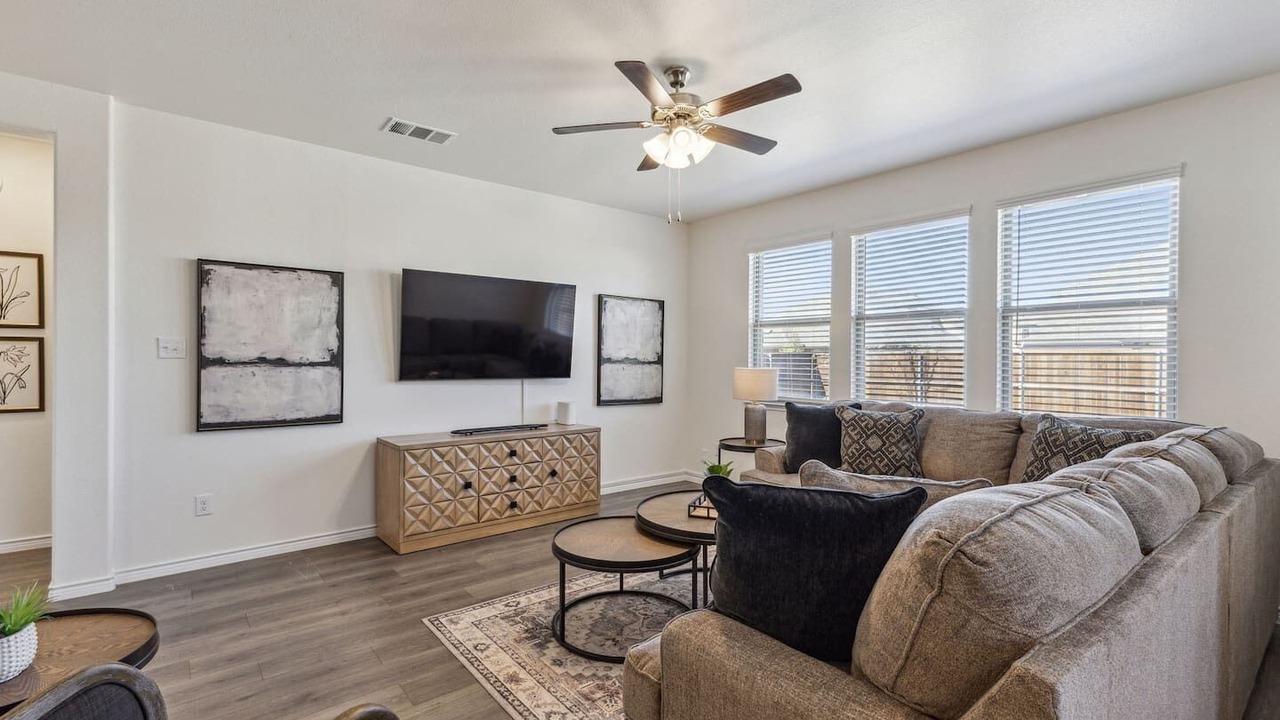 Photo of Livingroom in Weston