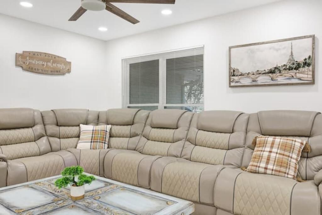 Photo of Livingroom in Medical Center District