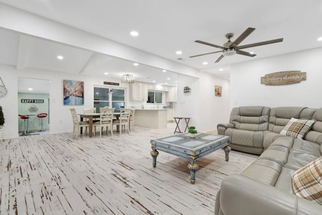 Photo of Livingroom in Medical Center District