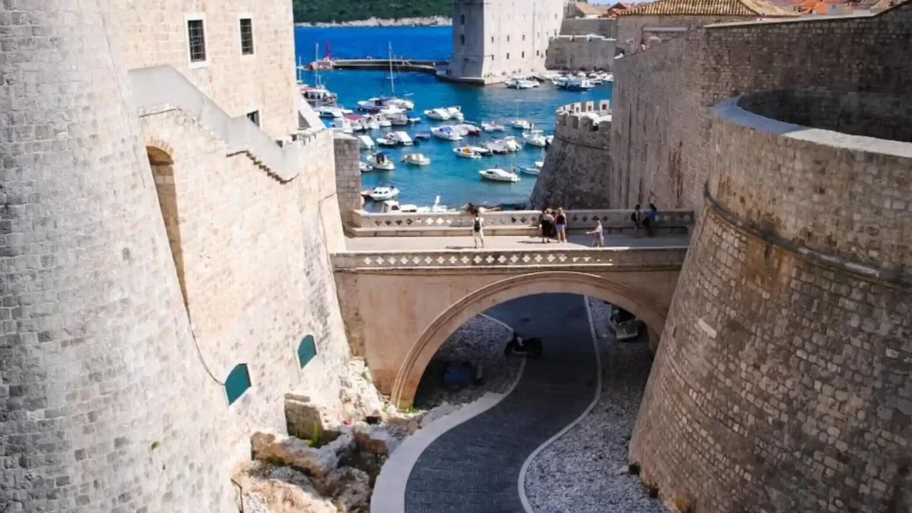 Photo of Others in Ploce