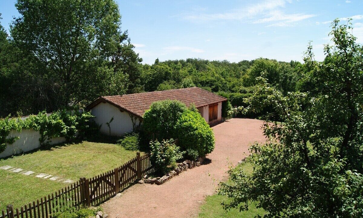 Photo of Outdoor in Amions