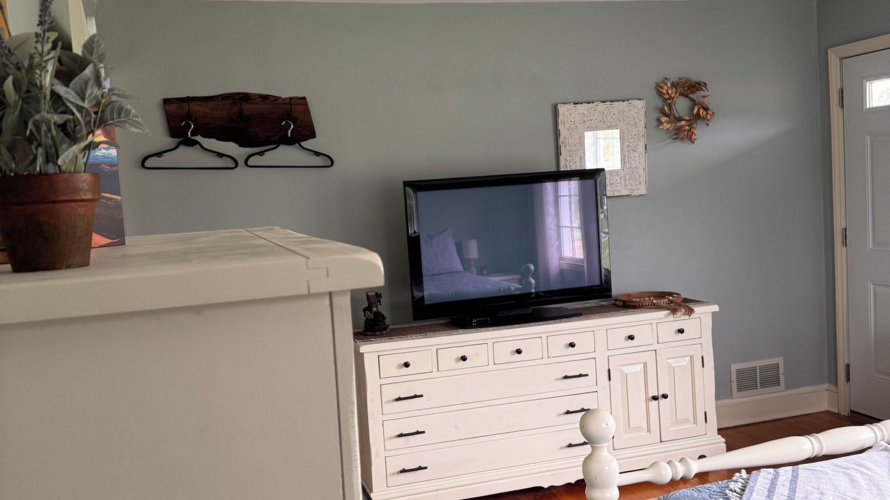 Photo of Bedroom in Burnt Chimney