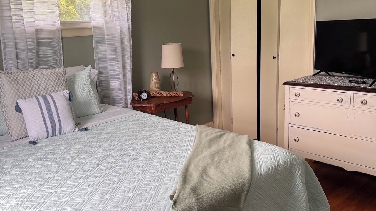 Photo of Bedroom in Burnt Chimney