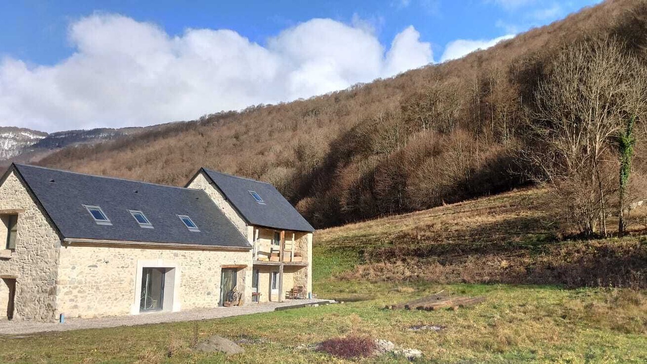 Photo of Outdoor in Campan