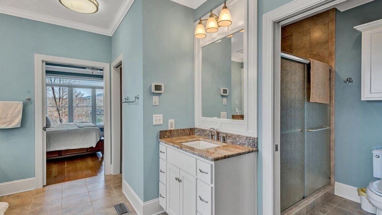 Photo of Bathroom in Huddleston