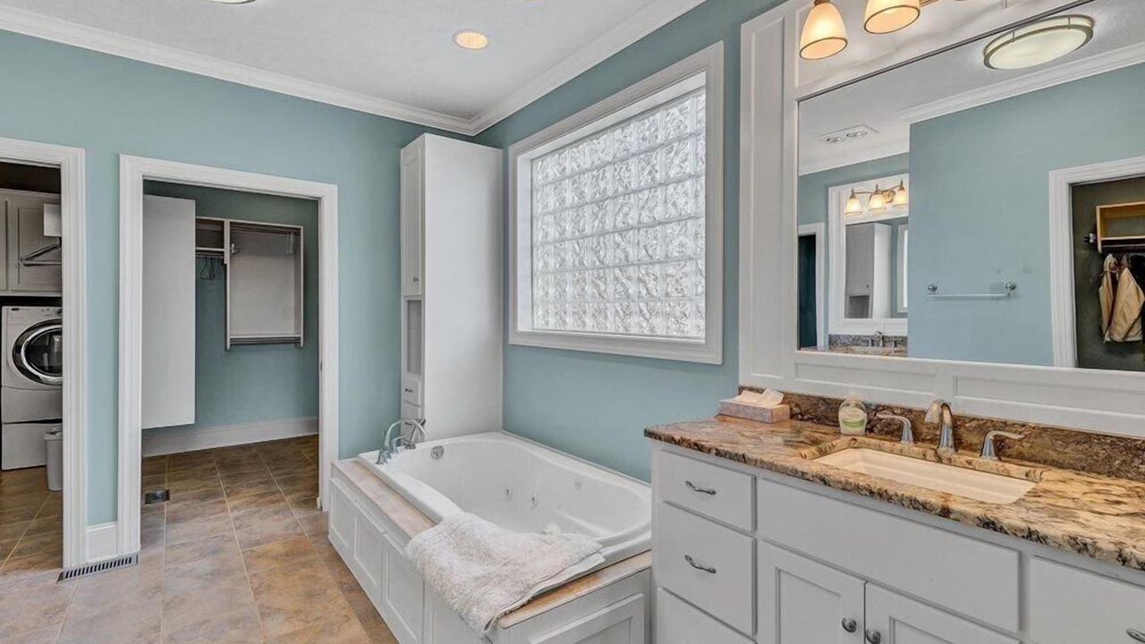 Photo of Bathroom in Huddleston