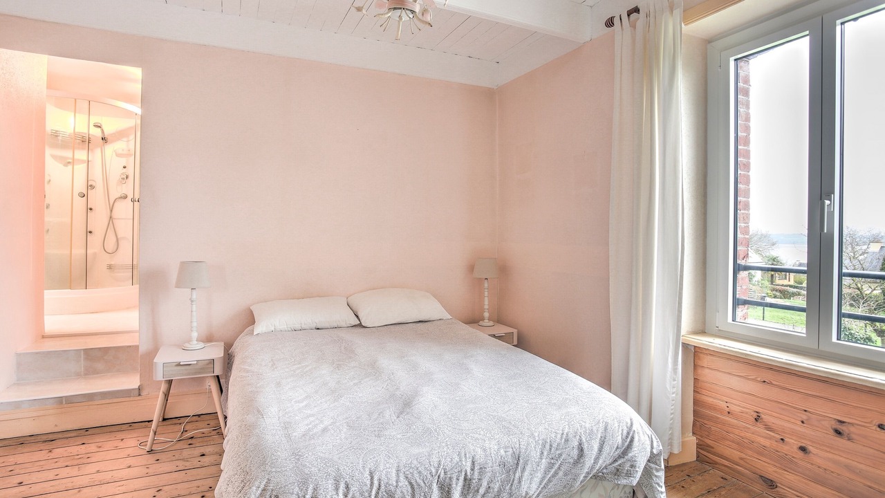 Photo of Bedroom in Langrolay-sur-Rance