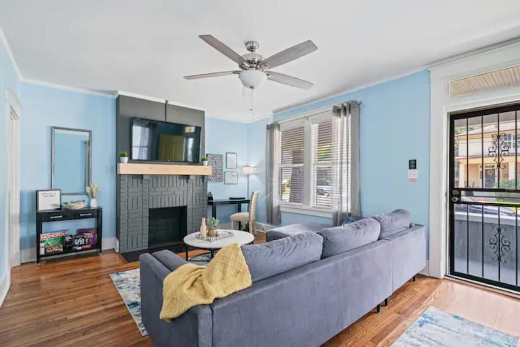 Photo of Livingroom in Midtown