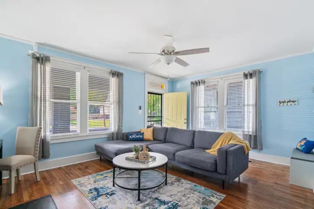 Photo of Livingroom in Midtown