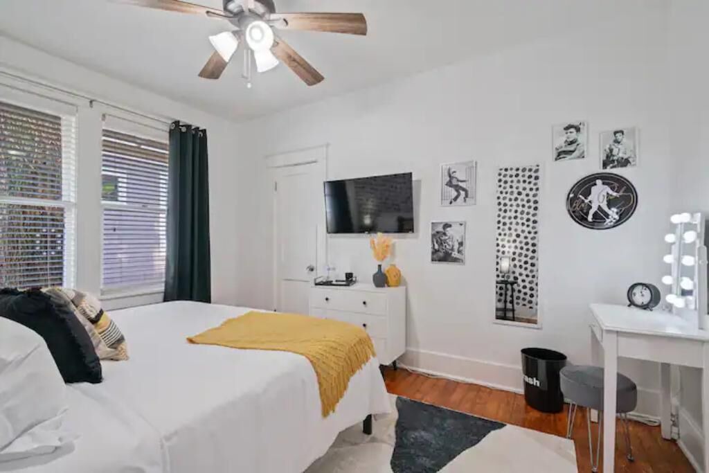 Photo of Bedroom in Midtown