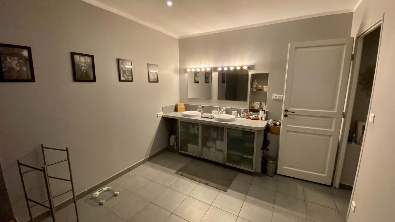 Photo of Bathroom in Hopitaux-Facultes