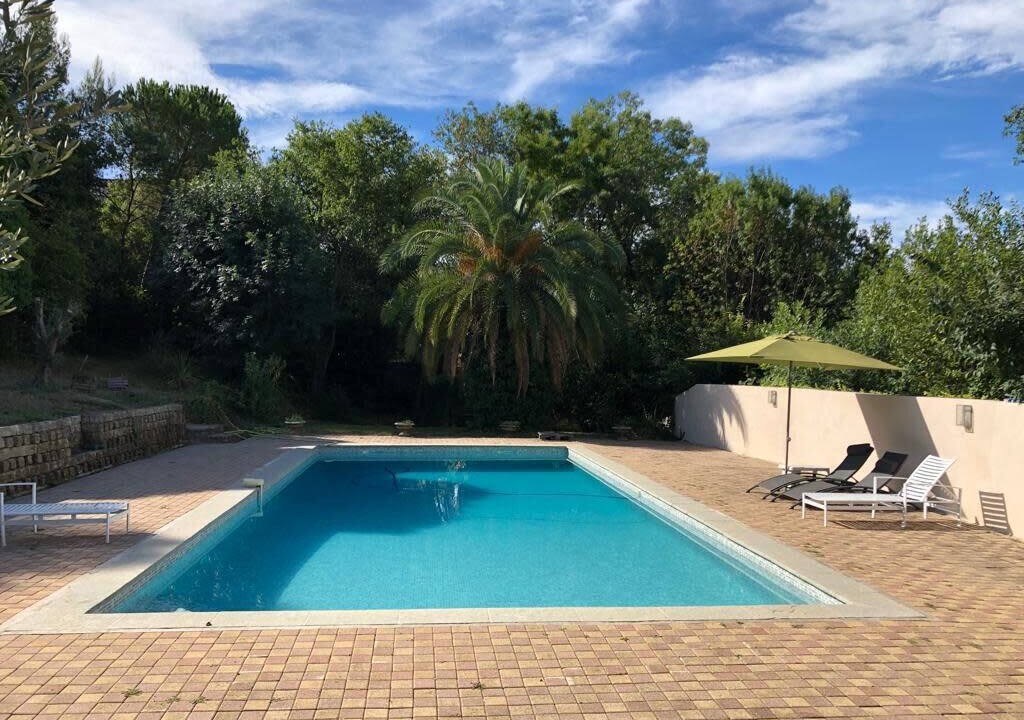 Photo of Outdoor in Hopitaux-Facultes