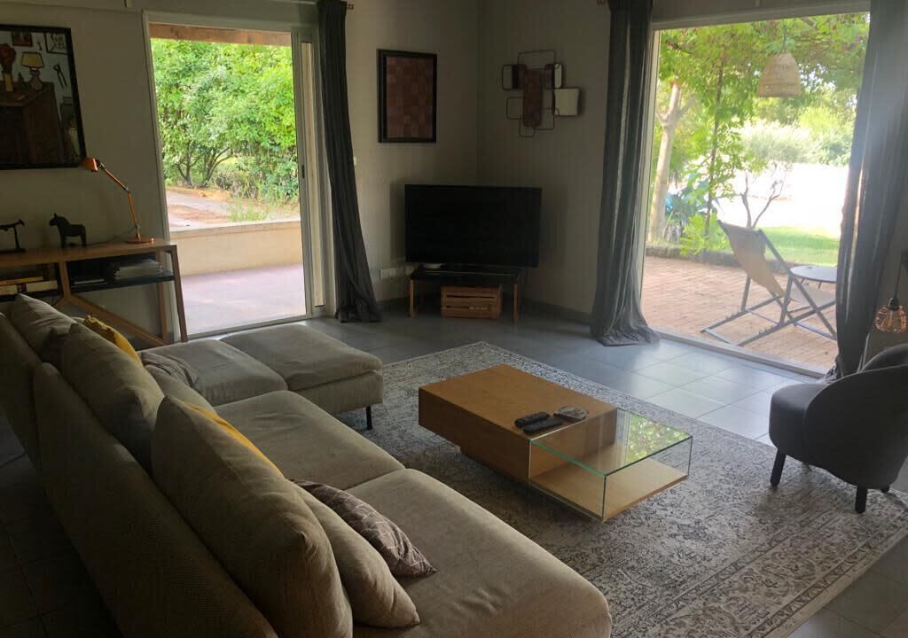 Photo of Livingroom in Hopitaux-Facultes