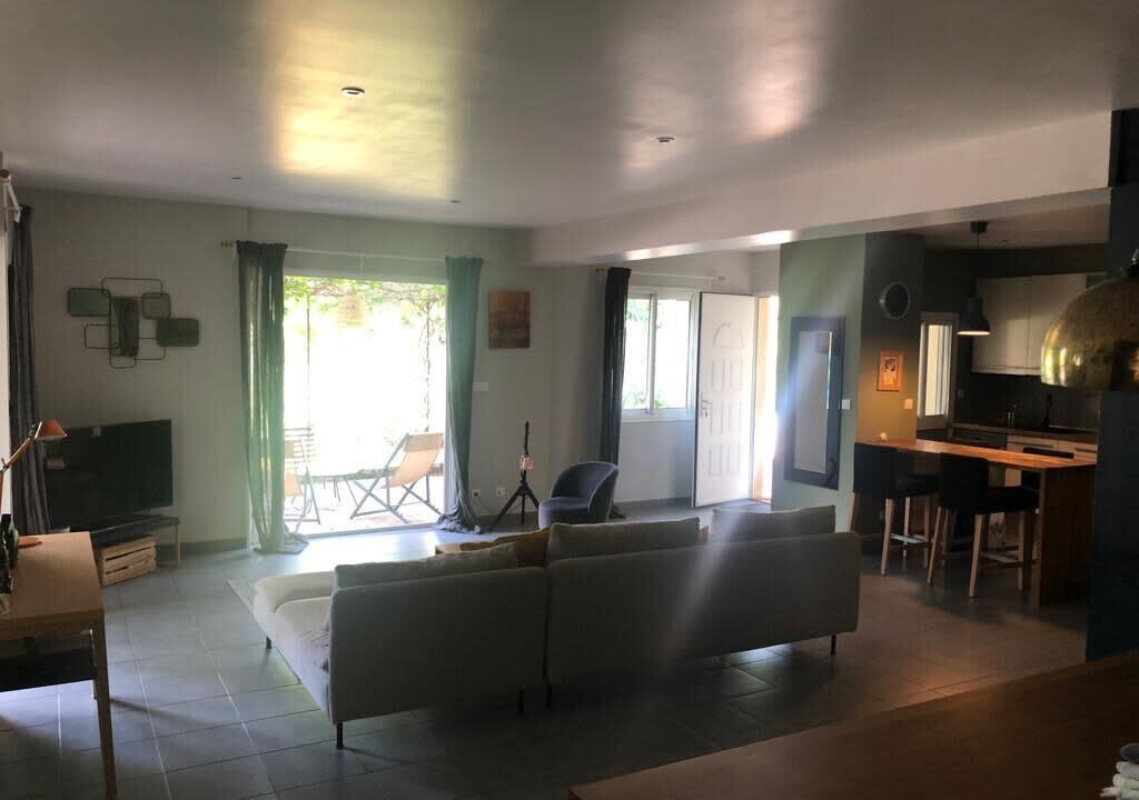 Photo of Livingroom in Hopitaux-Facultes