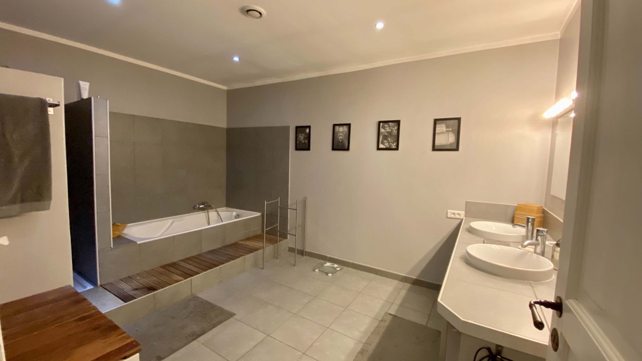 Photo of Bathroom in Hopitaux-Facultes