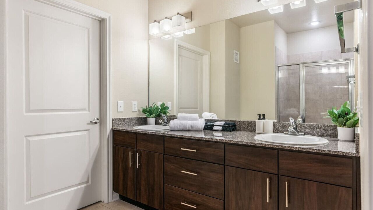 Photo of Bathroom in Lazybrook/Timbergrove
