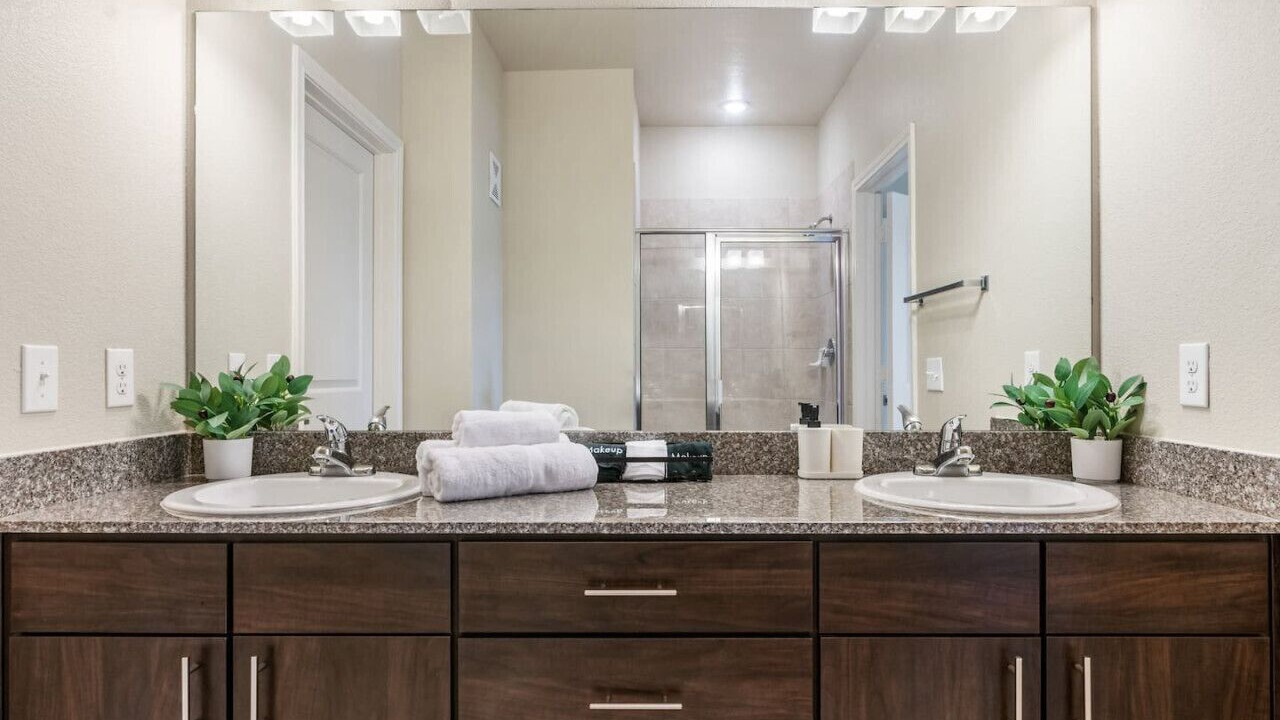 Photo of Bathroom in Lazybrook/Timbergrove