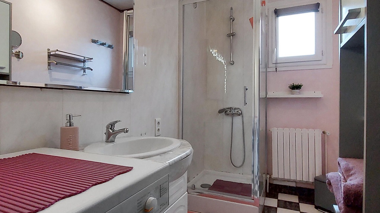 Photo of Bathroom in Saint-Aubin-le-Cauf