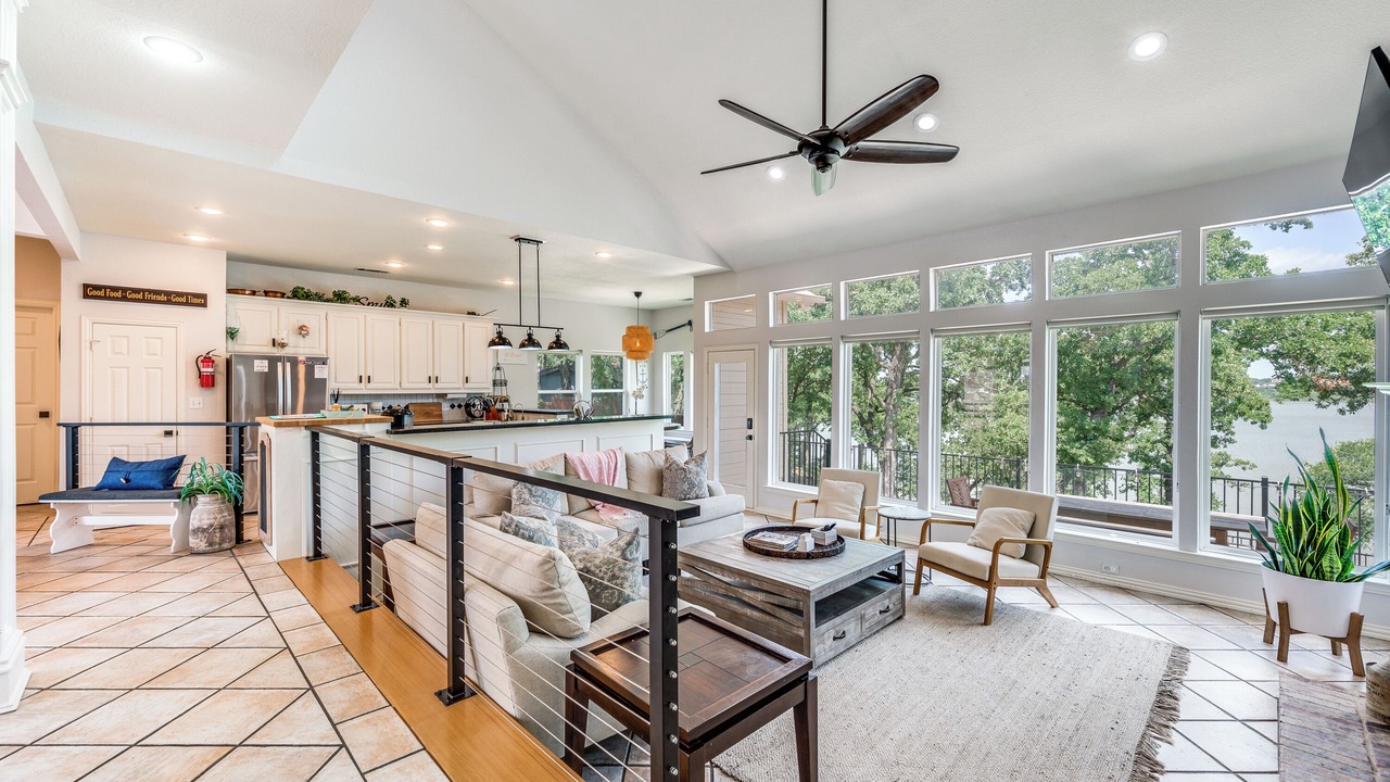 Photo of Livingroom in Hickory Creek