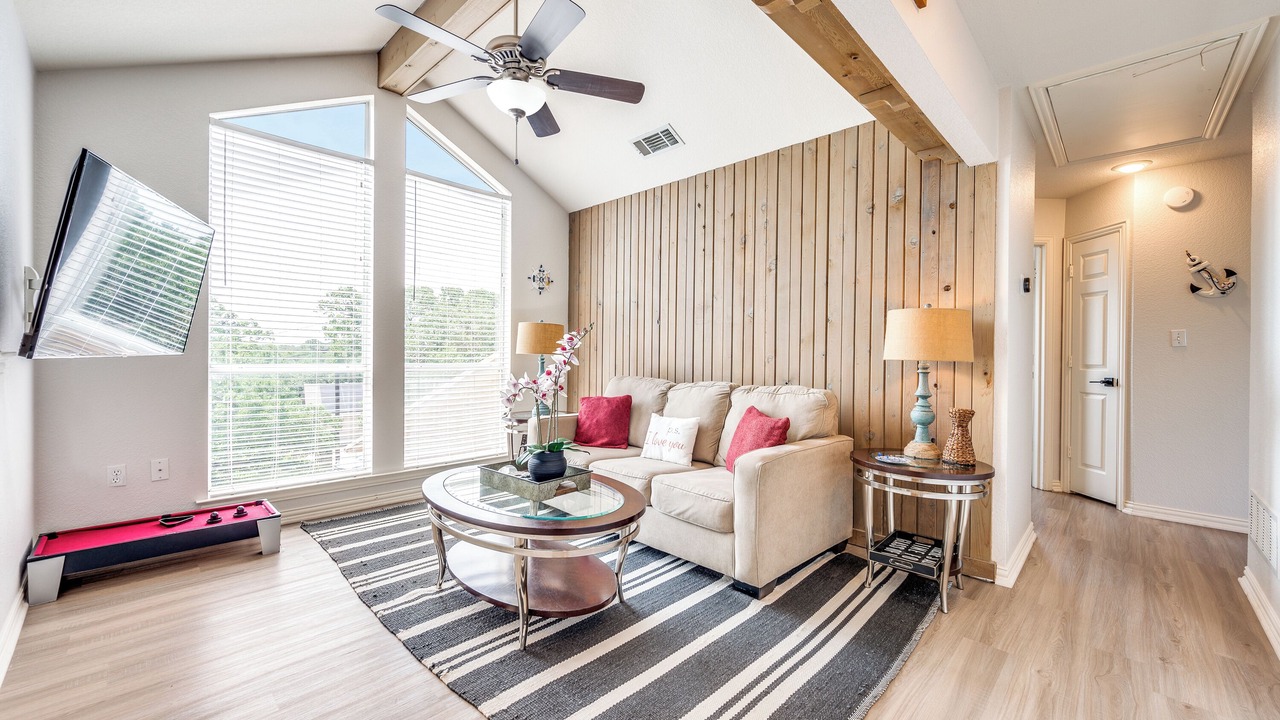 Photo of Livingroom in Hickory Creek