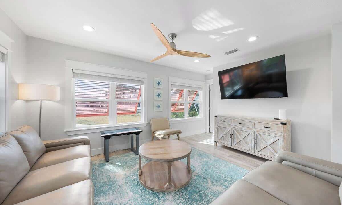 Photo of Livingroom in Kiska Beach
